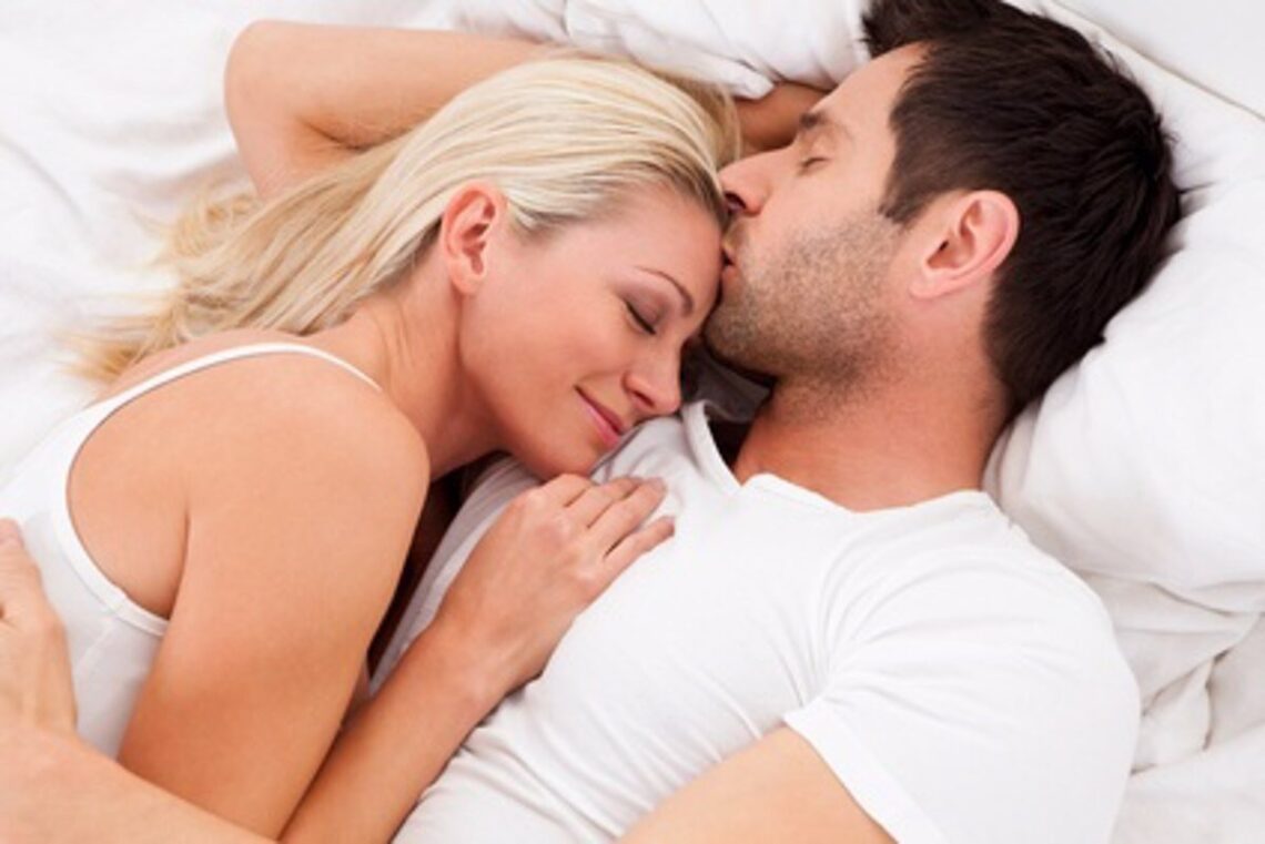 Pareja en la cama